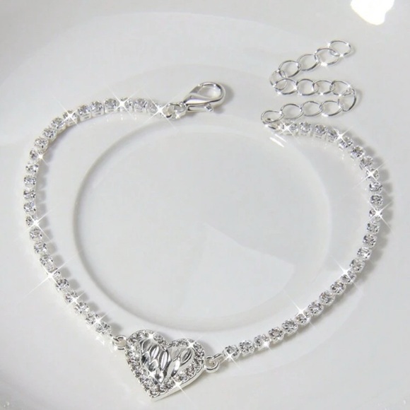 Elegant Silver Heart Rhinestone Bracelet - Picture 3 of 5